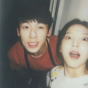 操韩国青年少女
