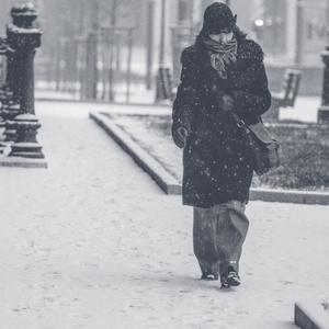 操韩国青年少女
